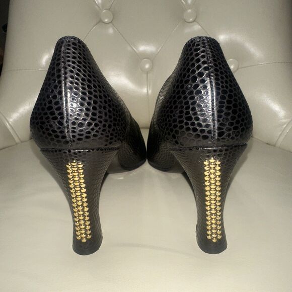 Stuart Weitzman Black Studded Leather Gold Metal Cap Toe Heel Accent Sz 7.5 AAAA - Picture 5 of 10